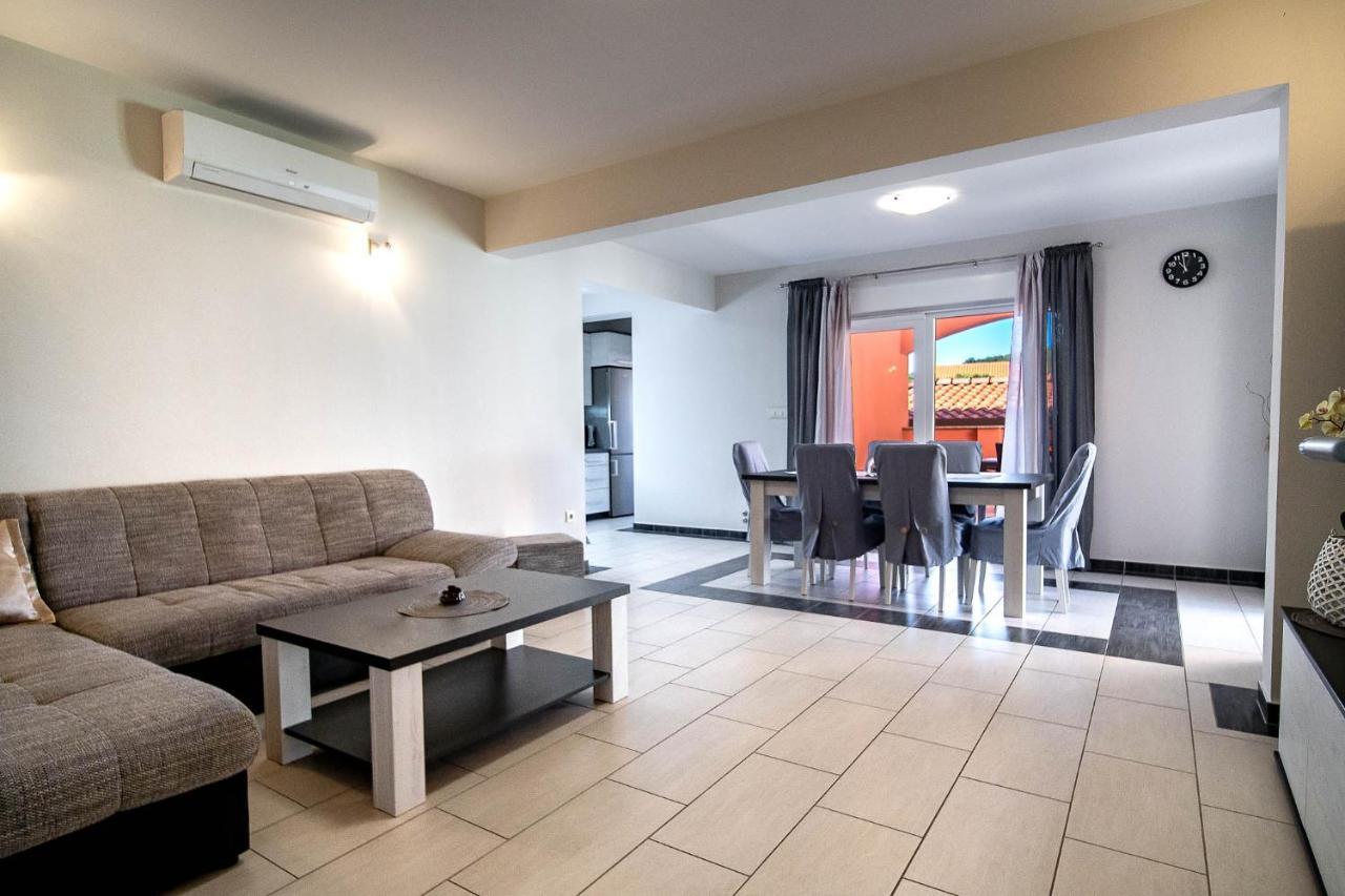 Mistral Apartments Lopar Luaran gambar