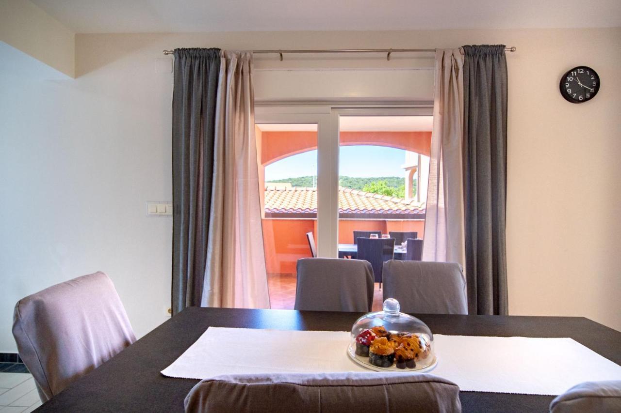 Mistral Apartments Lopar Luaran gambar