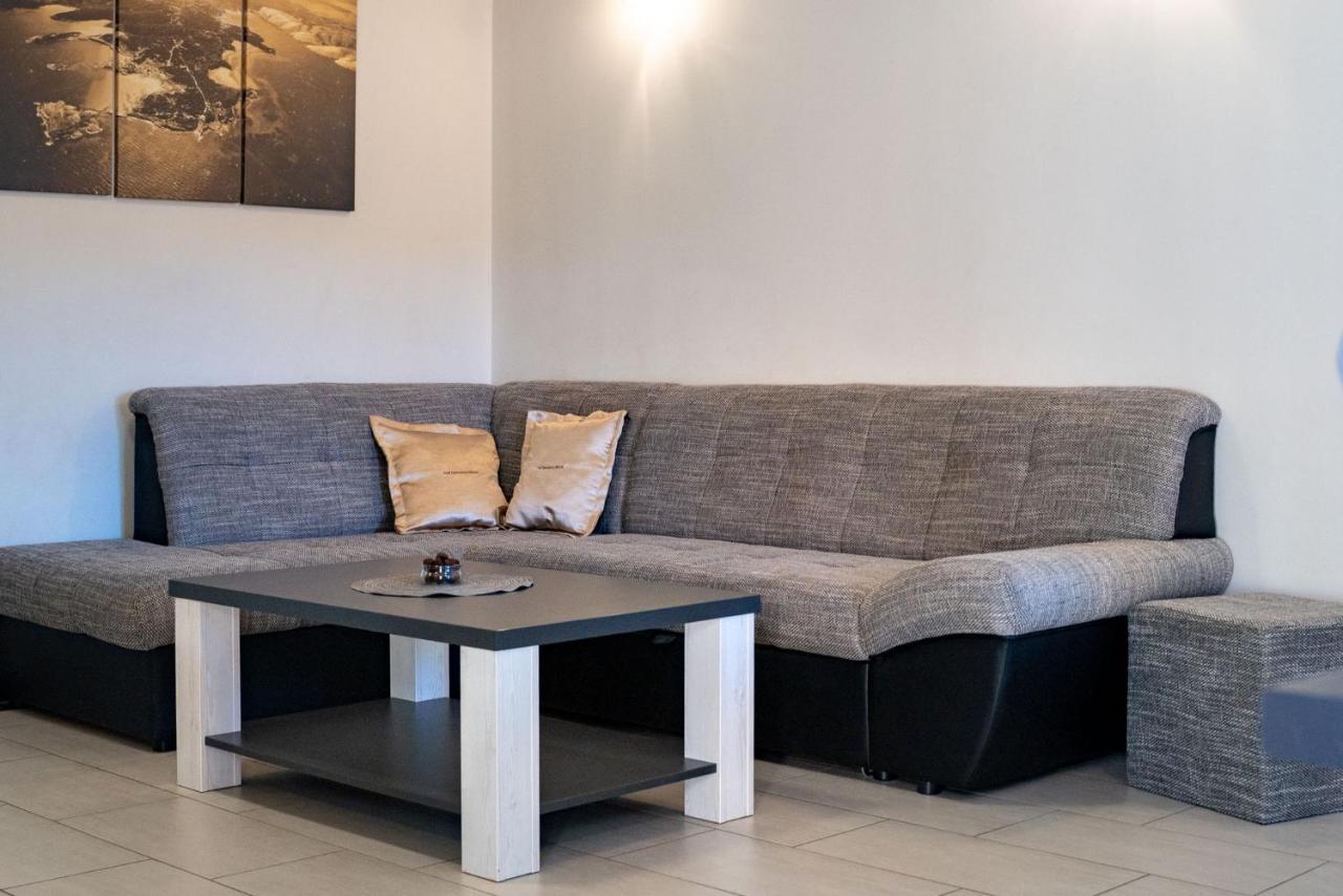 Mistral Apartments Lopar Luaran gambar